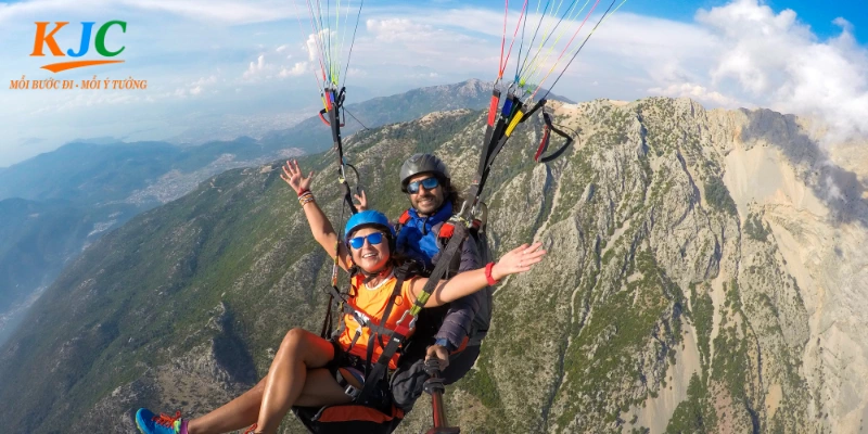 Trải Nghiệm Du Lịch Miễn Phí – Trọn Gói Bay Dù Lượn